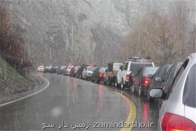 ترافیك سنگین و بارش باران در جاده چالوس