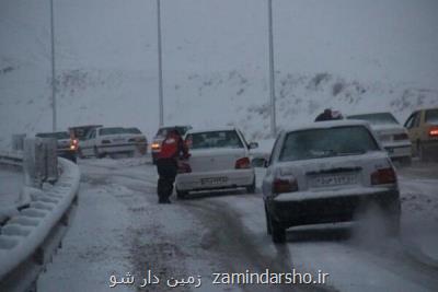 برف و کولاک ۱۰۰ راه روستایی کشور را مسدود کرد