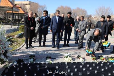 ادای احترام نمایندگان سیاسی تبعه هواپیمای اوكراینی به جانباختگان